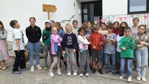 Drittklässler lesen im Kindergarten vor